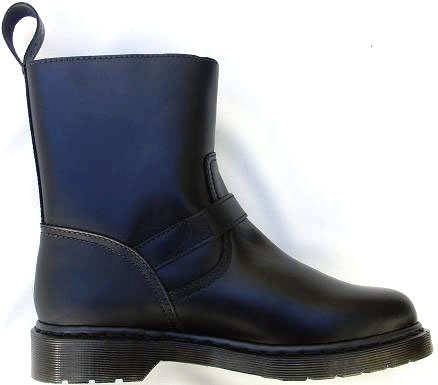 人気★カッコいい Dr. Martens ハイ レザー バイカーブーツ ドクターマーチン」から新モデルが登場、バイカーブーツから着想