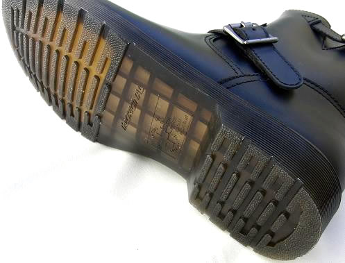 Dr.Martens レザー ユーティリティシューズ ハイカースタイル ドクターマーチン」から新モデルが登場、バイカーブーツから着想